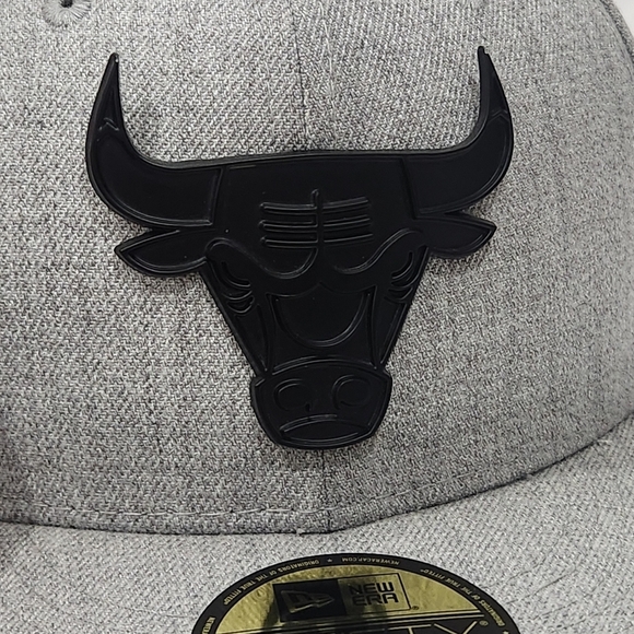 New Era NBA Chicago Bulls Metal Badge 59FIFTY Fitted Cap Gray 7 55.8cm EUC - Picture 5 of 10